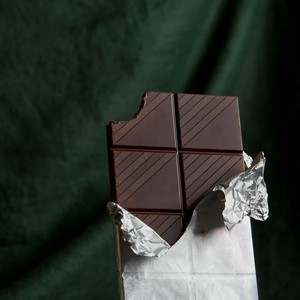 Une tablette de chocolat ouverte