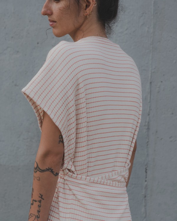 Femme portant une robe Baserange