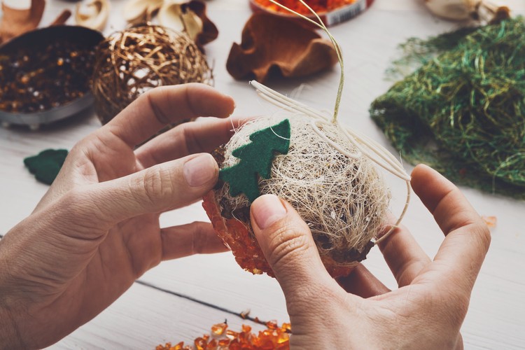 Fabrication d'une boule de Noël faite maison