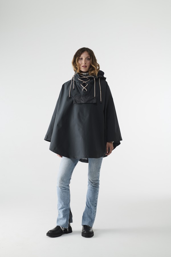 Visuel cape et combinaison pour le vélo logo Tomo Clothing