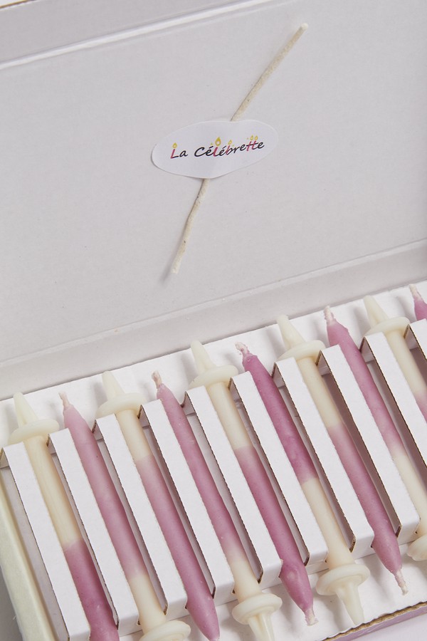 Plan rapproché set de 10 bougies roses La Célébrette
