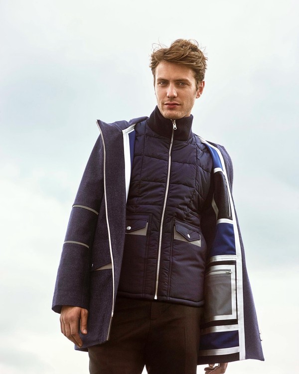 Femme portant une veste anoralp