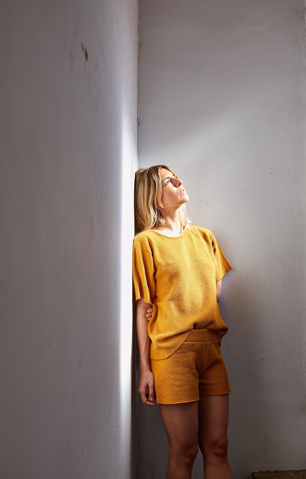 Femmes portant des vêtements L'Envers