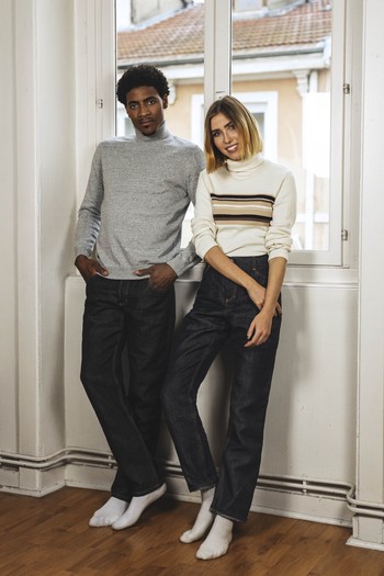 Un homme et une femme portant des jeans Le Gaulois
