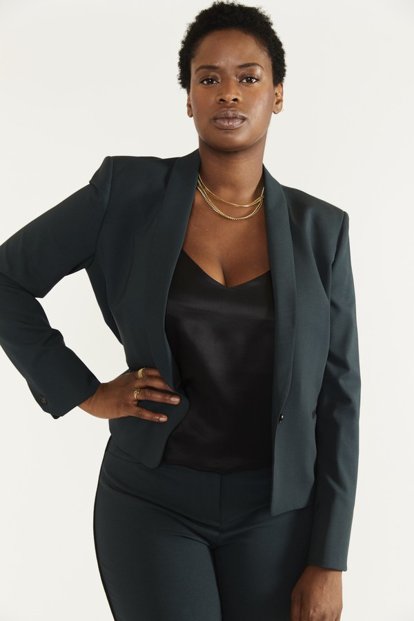 Femme portant un ensemble 17h10