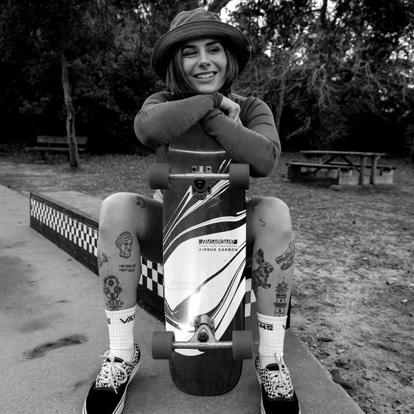 Photo noir et blanc skateboard Airbus marque TRASHBOARD