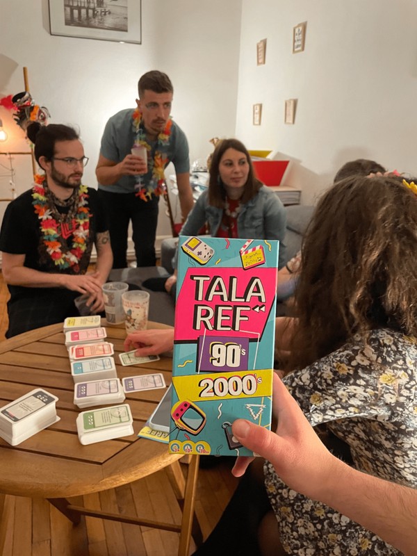 Gens qui jouent au jeu TALAREF