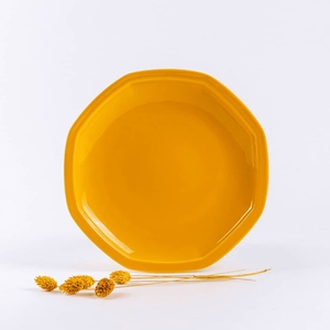L'assiette en porcelaine jaune solaire française